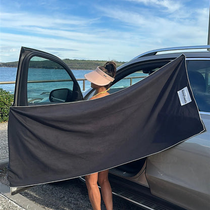 Gemini a dit Minimalist Magnetic Outdoor Bath Towel