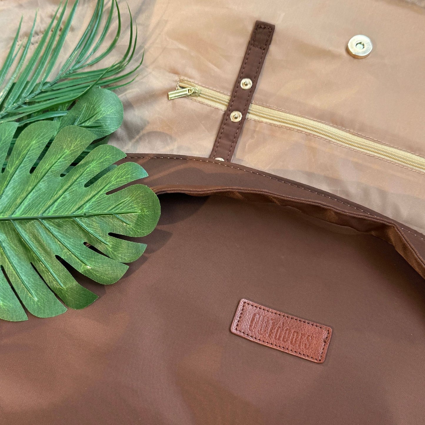 The Quick-Scan Expedition Bag: Fold-Out Utility Luggage